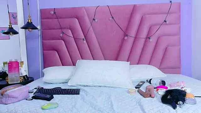 curvybuffgirllll online show from 04/13/26, 07:41