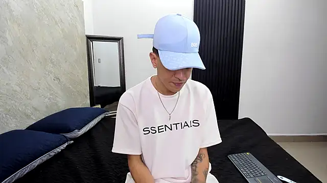 Snapshot of Mick-lollipop chatting on 02/24/26, 07:23 Mick-lollipop online show from 02/24/26, 07:23