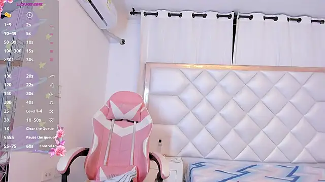 Snapshot of michelleblair1 chatting on 02/28/26, 01:23 michelleblair1 online show from 02/28/26, 01:23