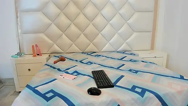 michelleblair1 online show from 04/21/26, 01:17