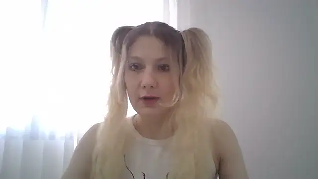 Snapshot of Foxy_Bright chatting on 03/01/26, 12:29 Foxy Bright online show from 03/01/26, 12:29