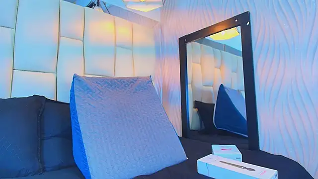 Lana Sliim online show from 04/23/26, 12:04