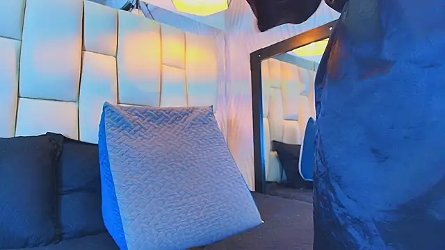 Lana Sliim online show from 04/23/26, 12:29