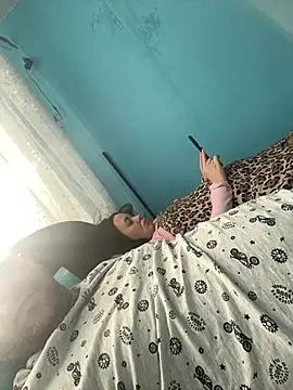 Snapshot of LaBuBupara chatting on 03/01/26, 01:24 LaBuBupara online show from 03/01/26, 01:24