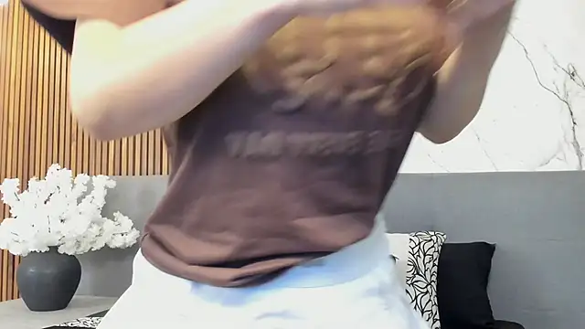 Snapshot of Amara_Velvet_ chatting on 06/20/26, 08:33 Amara Velvet online show from 06/20/26, 08:33