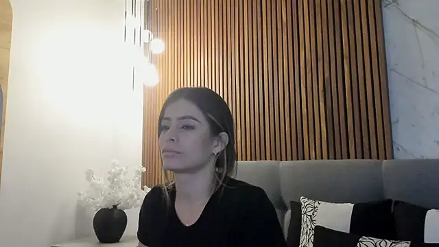 Snapshot of Amara_Velvet_ chatting on 06/21/26, 04:09 Amara Velvet online show from 06/21/26, 04:09