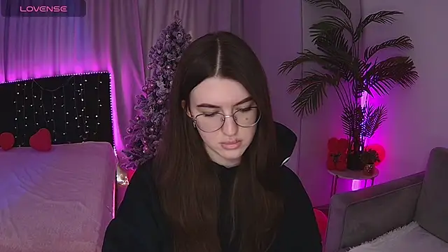 Snapshot of Helen_Yesss chatting on 02/20/26, 11:11 Helen Yesss online show from 02/20/26, 11:11