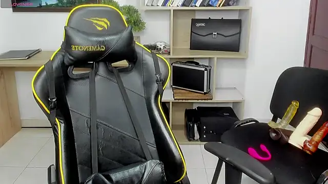 valeriavelasquez online show from 03/25/26, 09:43