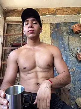 Alejandrososas online show from 07/06/26, 05:15