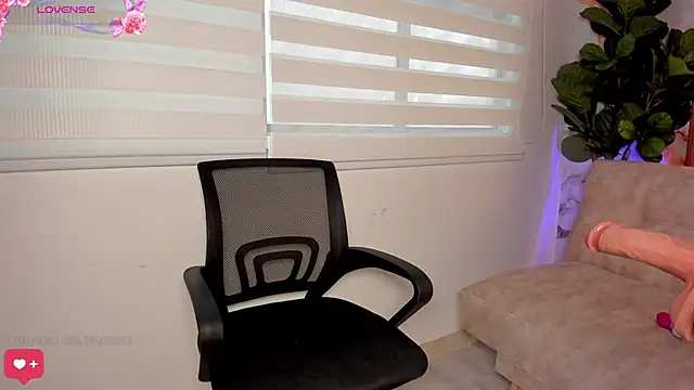 Antonella Moretti  online show from 02/28/26, 04:30