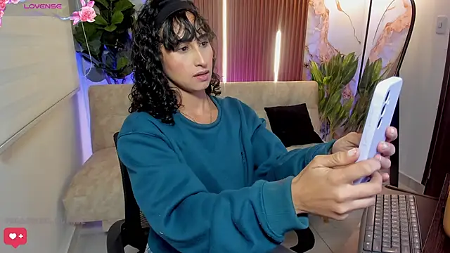 Antonella Moretti  online show from 03/25/26, 04:18