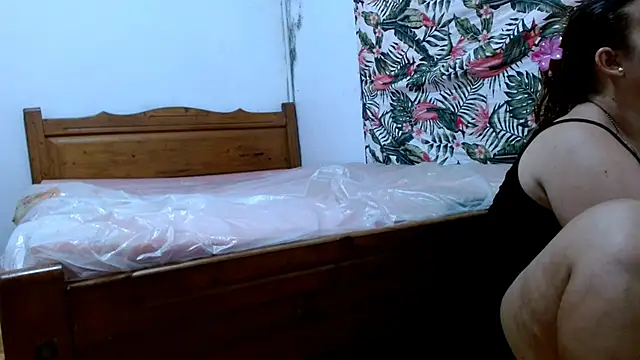 Snapshot of smallvioleta69 chatting on 08/07/26, 08:00 smallvioleta69 online show from 08/07/26, 08:00