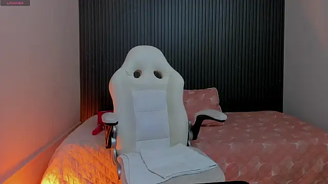 karola cute  online show from 04/21/26, 10:21