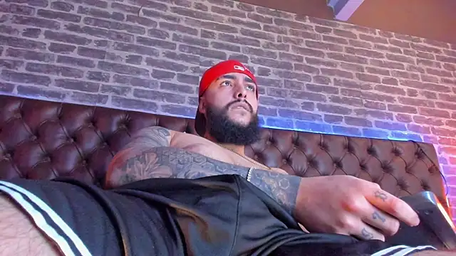 SantiagoHincapiie online show from 03/11/26, 08:37