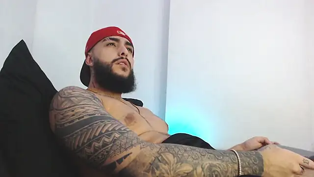 SantiagoHincapiie online show from 03/19/26, 05:11