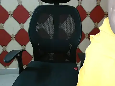 Snapshot of Shreya-S chatting on 03/01/26, 02:35 Shreya-S online show from 03/01/26, 02:35