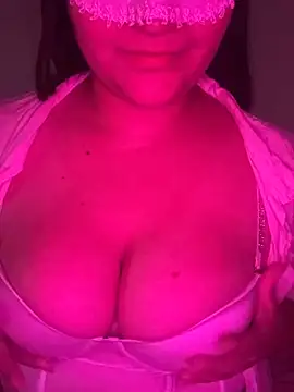 Snapshot of Lola-253 chatting on 02/22/26, 01:09 Lola-253 online show from 02/22/26, 01:09