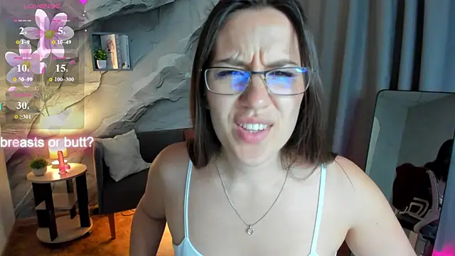Snapshot of asti_bubbles chatting on 06/28/26, 01:33 asti bubbles online show from 06/28/26, 01:33