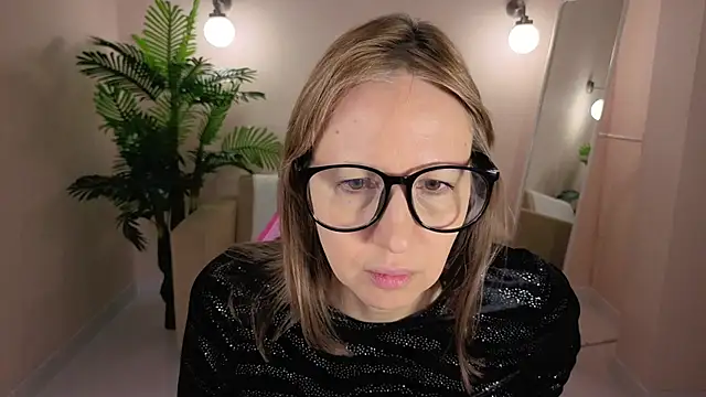 Elizabeth Andersonn online show from 04/21/26, 12:56