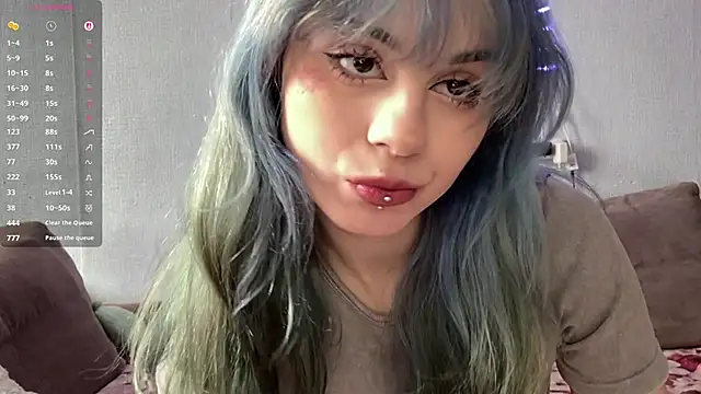 Emmibrilson online show from 04/21/26, 12:22