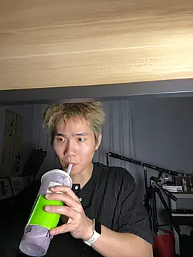 Snapshot of A-Markk chatting on 02/26/26, 02:38 A-Markk online show from 02/26/26, 02:38