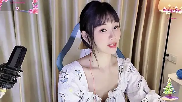 okyssa online show from 04/28/26, 03:06