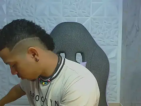 Snapshot of dylans_brown chatting on 02/25/26, 01:21 dylans brown online show from 02/25/26, 01:21