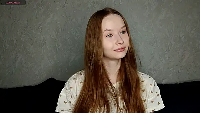 Snapshot of LeslieShay chatting on 02/21/26, 05:14 LeslieShay online show from 02/21/26, 05:14