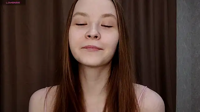 Snapshot of LeslieShay chatting on 04/28/26, 07:19 LeslieShay online show from 04/28/26, 07:19