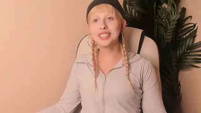 Snapshot of TieraSavell chatting on 02/28/26, 12:06 TieraSavell online show from 02/28/26, 12:06