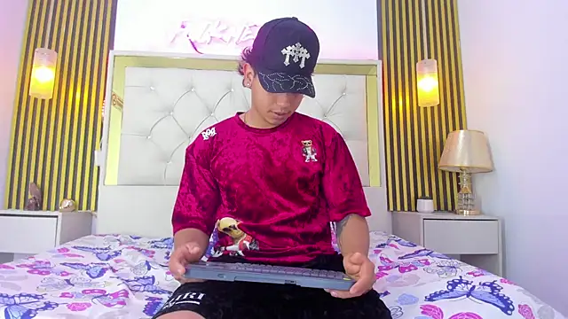 Snapshot of Axel_Monroe chatting on 02/20/26, 06:19 Axel Monroe online show from 02/20/26, 06:19