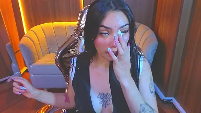 Daphne nicole b online show from 04/18/26, 12:53