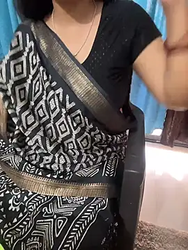 Snapshot of Queenlipx chatting on 02/21/26, 11:33 Queenlipx online show from 02/21/26, 11:33