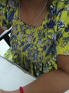 Queenlipx online show from 04/17/26, 06:16