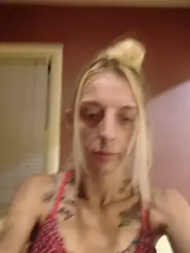 Snapshot of blonde_bunny977 chatting on 08/08/26, 01:41 blonde bunny977 online show from 08/08/26, 01:41