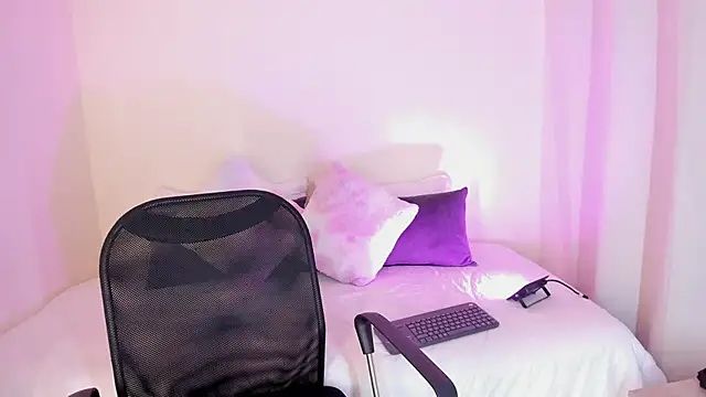 MIAA ROBERTSS online show from 03/25/26, 05:35