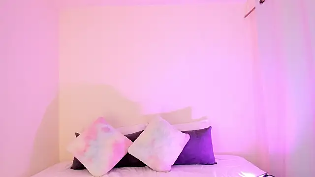 MIAA ROBERTSS online show from 04/23/26, 06:25