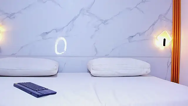 Snapshot of melanie_harl chatting on 02/21/26, 08:32 melanie harl online show from 02/21/26, 08:32