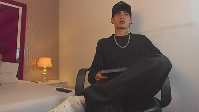 Snapshot of Dominic_Foxx chatting on 02/24/26, 01:20 Dominic Foxx online show from 02/24/26, 01:20