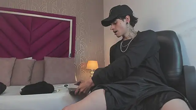 Snapshot of Dominic_Foxx chatting on 02/25/26, 08:40 Dominic Foxx online show from 02/25/26, 08:40