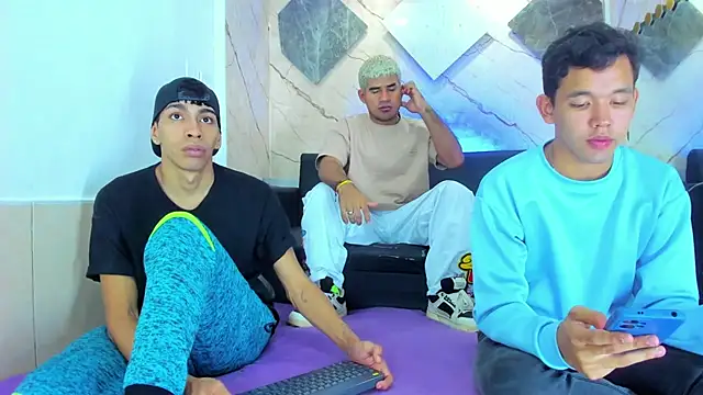 Snapshot of Latins_on_fire chatting on 02/27/26, 07:58 Latins on fire online show from 02/27/26, 07:58