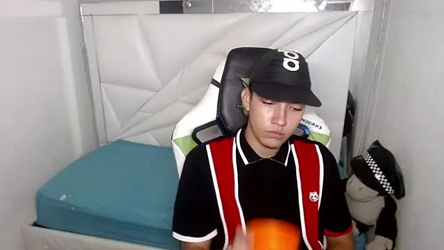 Snapshot of Street_poemm_ chatting on 02/28/26, 03:51 Street poemm online show from 02/28/26, 03:51