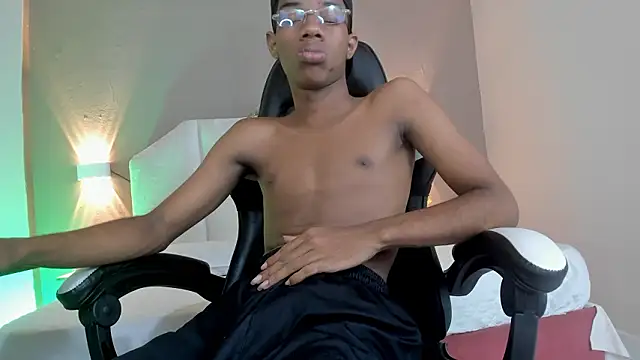 Snapshot of KaisonRouse chatting on 03/04/26, 06:47 KaisonRouse online show from 03/04/26, 06:47