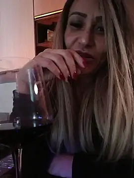 Snapshot of anajulia10 chatting on 07/16/26, 02:06 anajulia10 online show from 07/16/26, 02:06