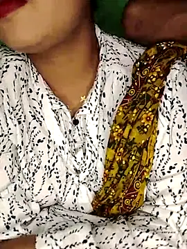 Snapshot of CollegeGrill chatting on 02/21/26, 01:01 CollegeGrill online show from 02/21/26, 01:01