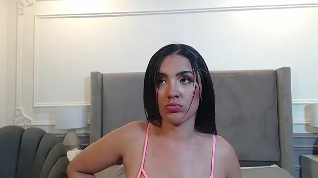 Snapshot of AmelieCross chatting on 02/21/26, 01:28 AmelieCross online show from 02/21/26, 01:28