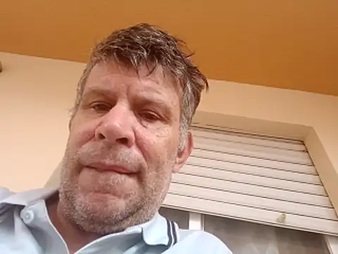 Snapshot of stud2512 chatting on 06/18/26, 06:13 stud2512 online show from 06/18/26, 06:13