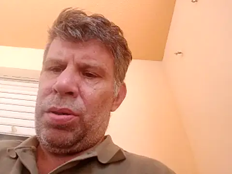 Snapshot of stud2512 chatting on 06/18/26, 11:14 stud2512 online show from 06/18/26, 11:14