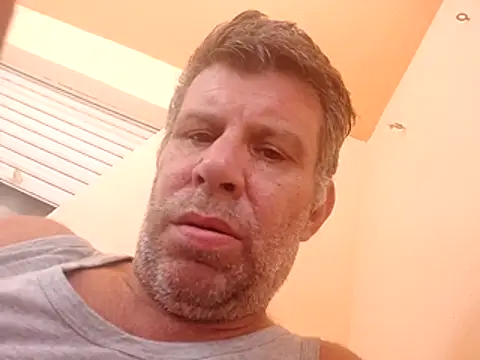 Snapshot of stud2512 chatting on 06/20/26, 12:41 stud2512 online show from 06/20/26, 12:41