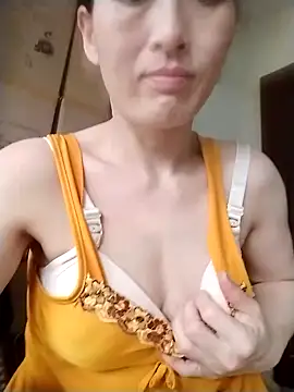 lris-Beauty77 online show from 04/22/26, 09:44